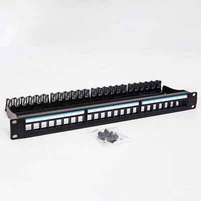 لوحة التصحيح الأسود UTP 1U 24 منفذ CAT6 فارغة RJ45 الرافعات