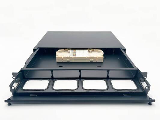 1U Cores MTP MPO -LC لوحة التصحيح ODF نوع الهيكل المنزلق لـ 4 كاسيتات مع إدارة الكابلات